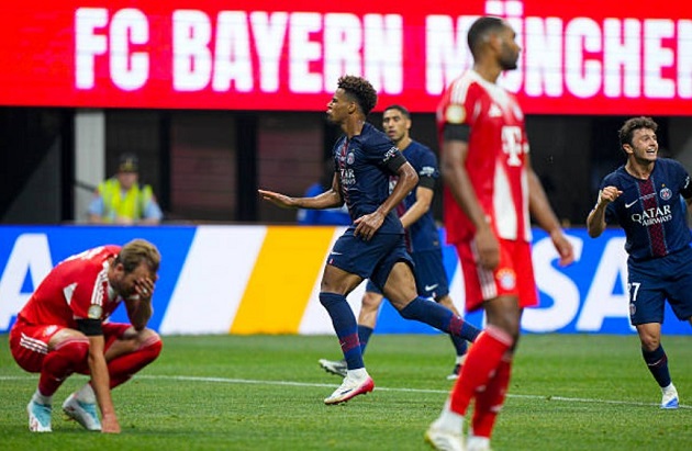 Ảnh minh họa cho bài viết về PSG vượt bão thẻ đỏ, hạ Bayern bằng siêu phẩm của Doue