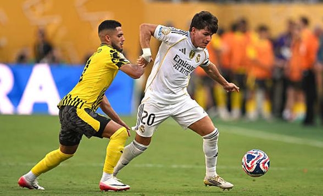 Real Madrid gặp nhiều khó khăn trước Borussia Dortmund.