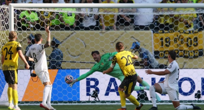 Courtois cứu thua cho Real.