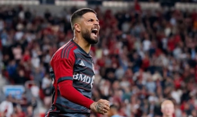 Insigne muốn khoác áo Lazio.