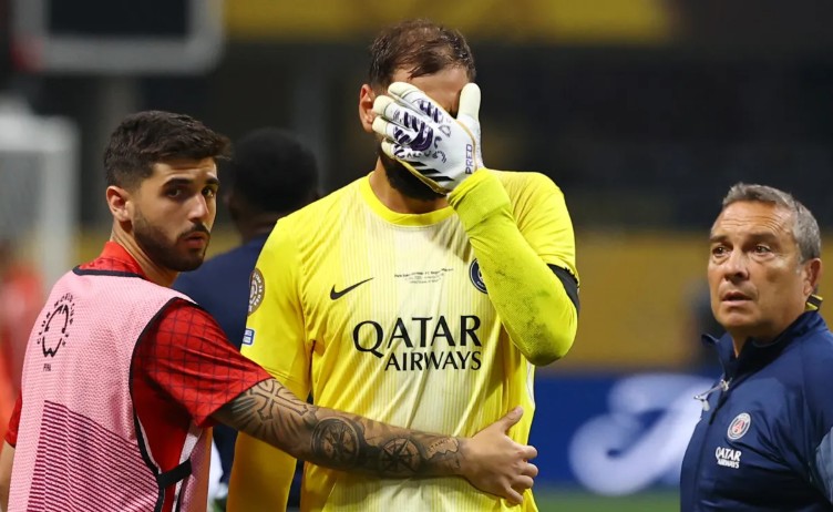 Thủ thành Gianluigi Donnarumma bật khóc vì tình huống chấn thương của Jamal Musiala.