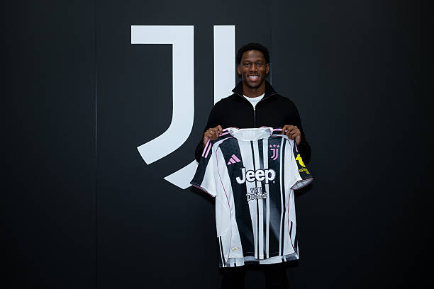 David đã chính thức cập bến Juventus.