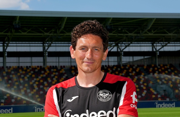 Andrews hiện là tân thuyền trưởng Brentford.