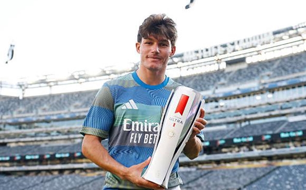 Fran Garcia có thể khiến Real Madrid thay đổi kế hoạch chuyển nhượng.