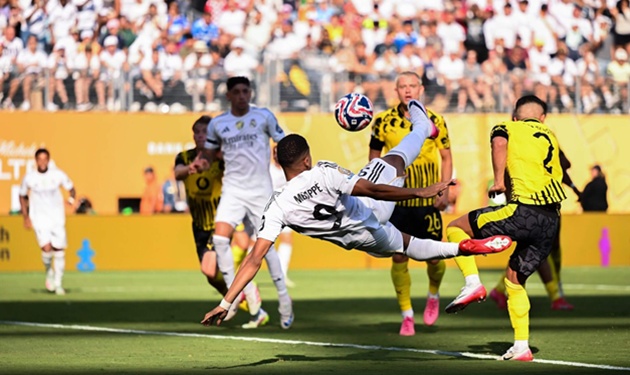 Mbappe ghi bàn đẳng cấp