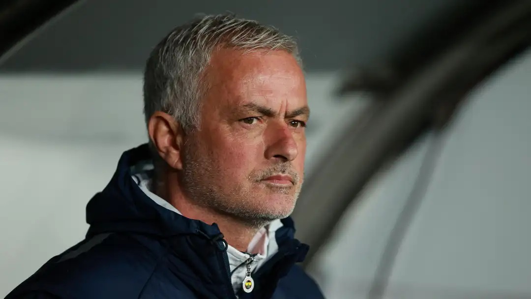 Không mấy thành công ở MU, Jose Mourinho muốn tái hợp Alexis Sanchez ở Fenerbahce