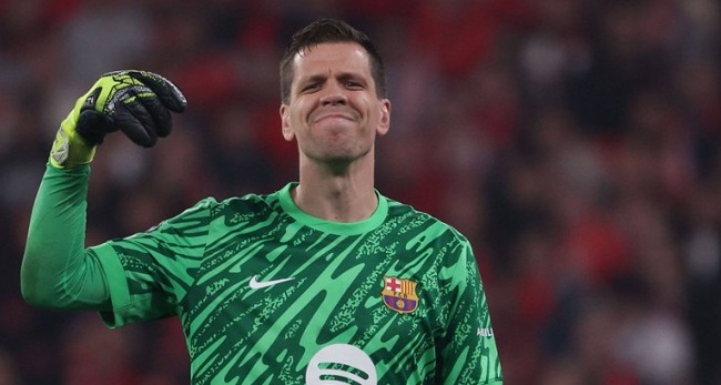 Wojciech Szczesny ký hợp đồng mới với Barcelona.
