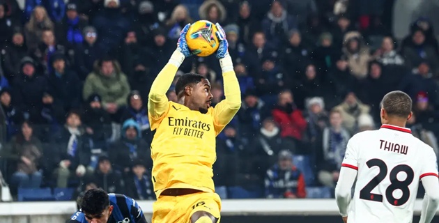 Chelsea chưa thể giải bài toán thủ môn khi mua hụt Maignan