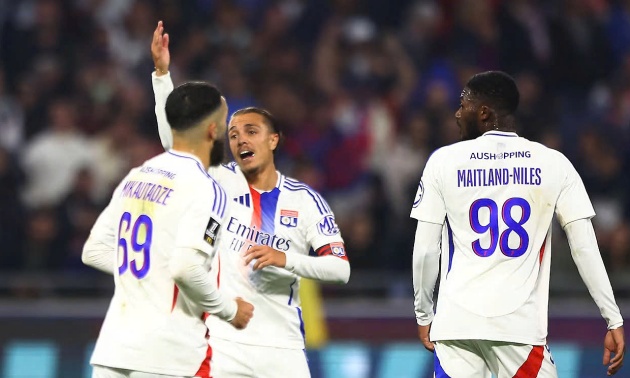 Lyon vẫn còn cơ hội trụ lại Ligue 1.