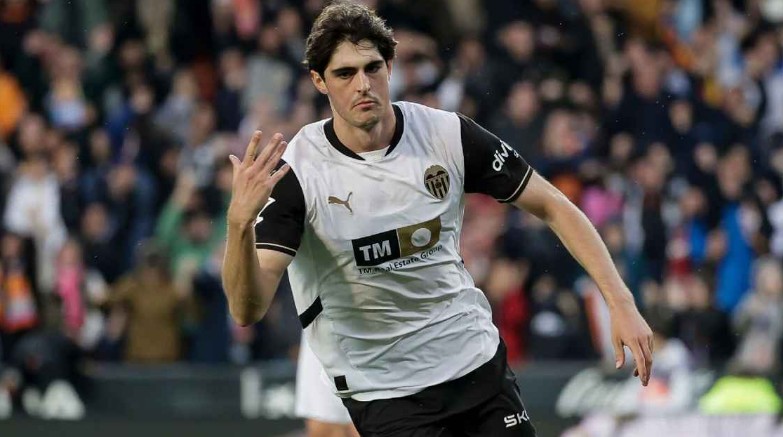 MU tiến gần đến chữ ký của Javier Guerra từ Valencia