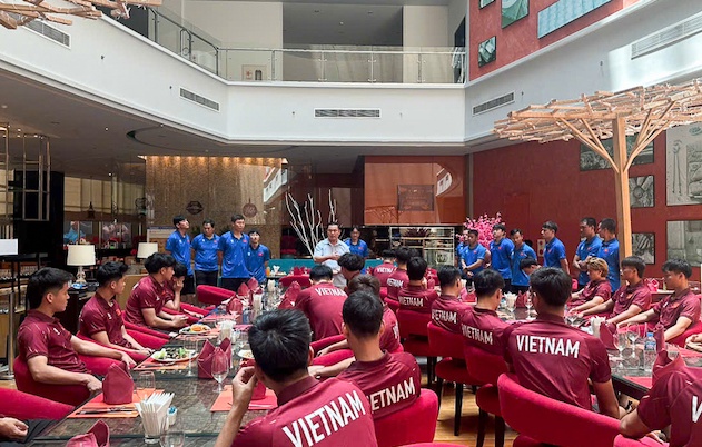 Phó Chủ tịch VFF động viên U22 Việt Nam trước giờ sang Indonesia