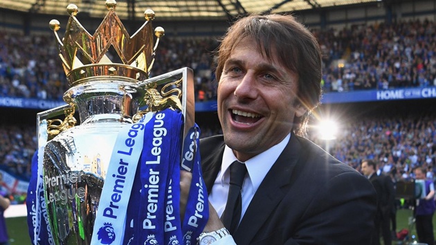 HLV Conte giành chức vô địch Premier League cùng Chelsea năm 2017.