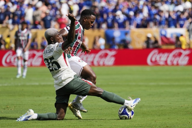Caicedo giúp tuyến giữa Chelsea vững vàng.