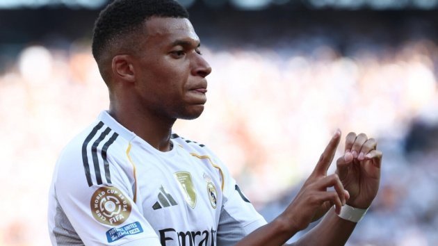Mbappe hoàn toàn có thể ngồi dự bị trước PSG.