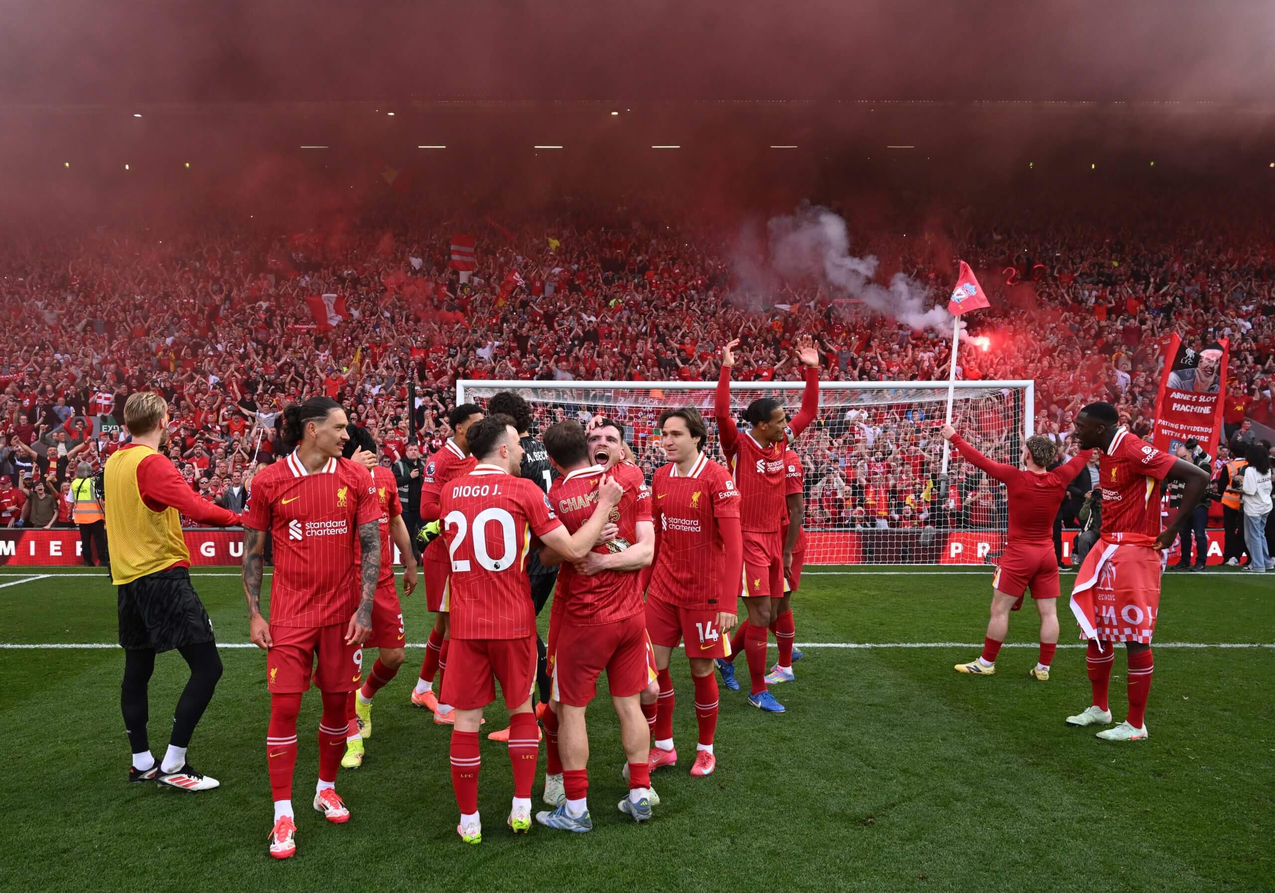 Anfield trong ngày Liverpool nâng cao chức vô địch quốc nội lần thứ 20