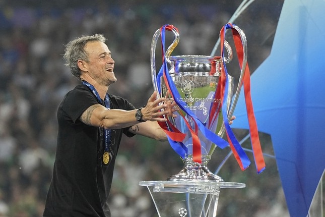 Luis Enrique: Thể hình tuổi 55 và triết lý sống “không ngồi yên” truyền cảm hứng cho PSG