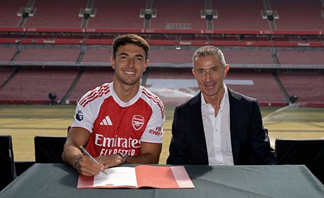 Chiêu trò trong thương vụ Zubimendi sẽ giúp Arsenal sở hữu Eze?