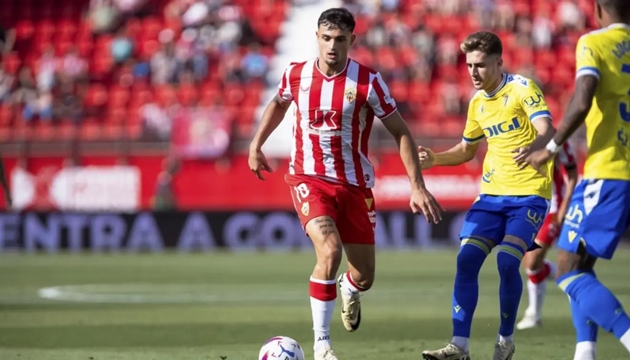 Marc Pubill cân nhắc giữa Premier League và Serie A, tương lai sắp ngã ngũ