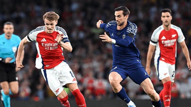 Arsenal từng bức xúc vì đá lượt về trên sân PSG.