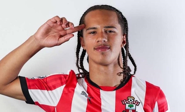 Harley Emsden James chính thức trở thành tân binh tiếp theo của Manchester United.