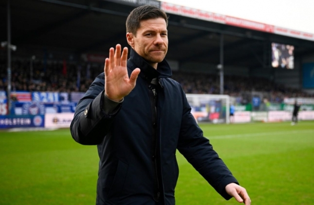 Alonso còn phải học hỏi Luis Enrique nhiều.