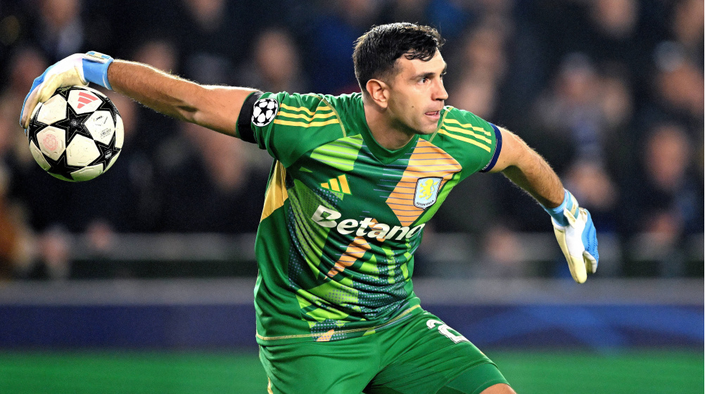 Cả Chelsea lẫn Manchester United đều muốn chiêu mộ Emiliano Martinez.