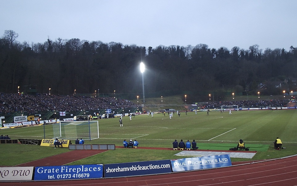 Withdean Stadium – sân nhà tạm của Brighton.