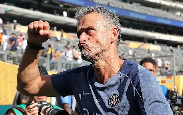Luis Enrique: "Điện thoại tôi đầy tin nhắn chúc mừng từ người hâm mộ Barca"