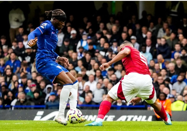 Tranh cãi về việc Noni Madueke chuyển đến Arsenal: Đội nào sẽ thắng?