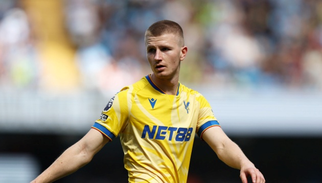 Adam Wharton là mục tiêu của Tottenham.