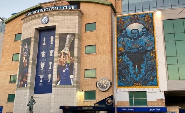 Bức tranh tường độc đáo "Say No to Antisemitism" ngoài sân Stamford Bridge
