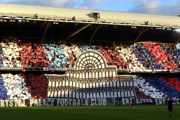 Một bức ảnh sân Selhurst Park được trang trí như
