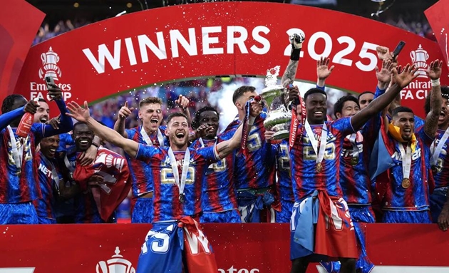 Những quy tắc của UEFA đã vùi dập giấc mơ của Crystal Palace