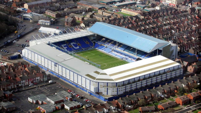 Sân Goodison Park cần nâng cấp.