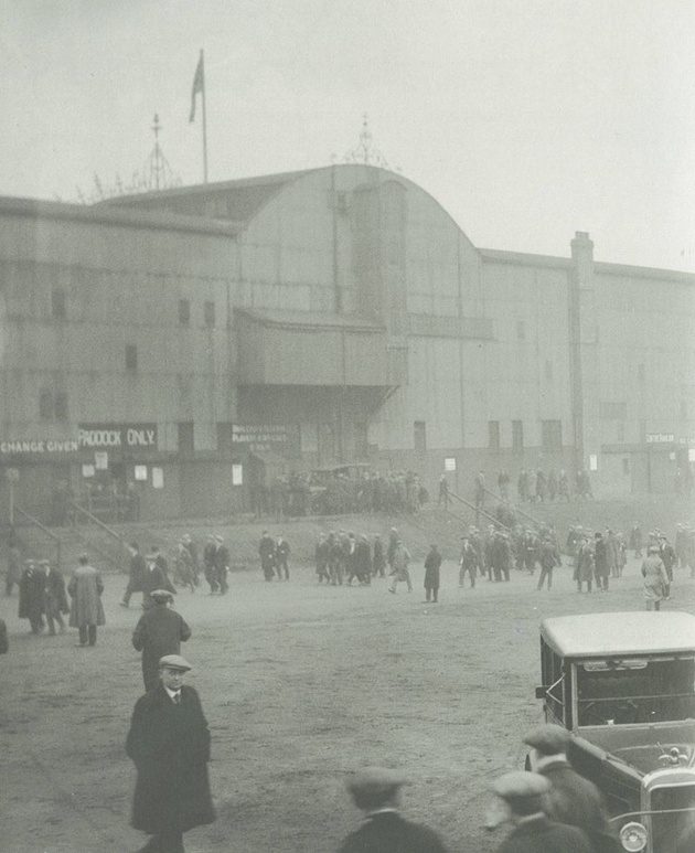 Sân St James' Park năm 1930.