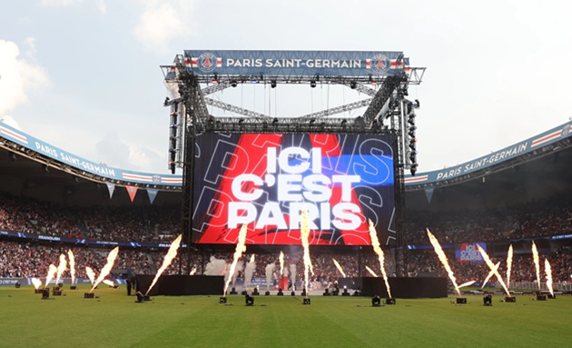 PSG chỉ lắp một màn hình cho CĐV