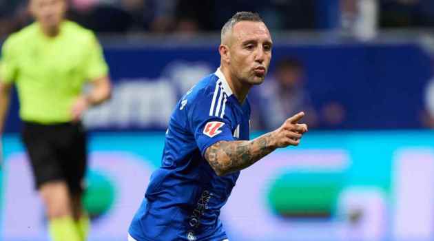 Santi Cazorla gia hạn Oviedo, trở lại La Liga ở tuổi 40