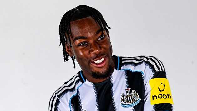 Elnaga mang đến tốc độ và khả năng kiến tạo trong những pha "phản đòn" của Newcastle.