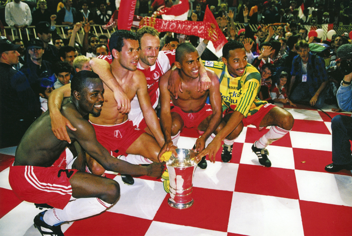 AS Monaco nâng cao chức vô địch mùa giải 1996/1997.