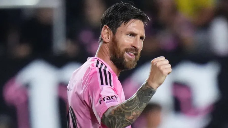 Lionel Messi tỏa sáng với cú đúp.