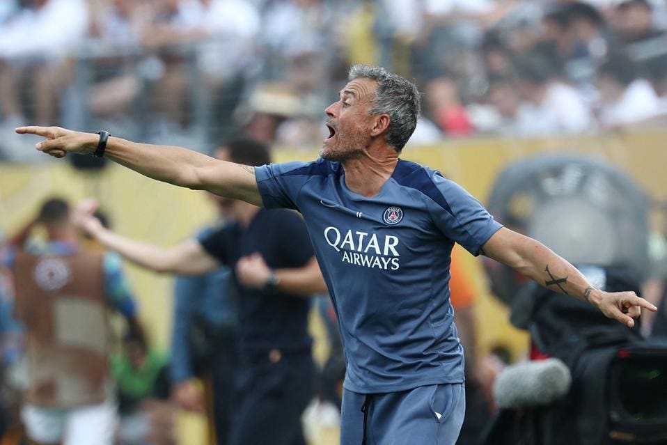 Luis Enrique: Tháo dỡ 'Dải ngân hà', xây dựng một Đế chế