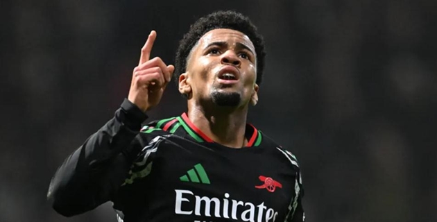 Ethan Nwaneri vẫn chưa đồng ý gia hạn với Arsenal.