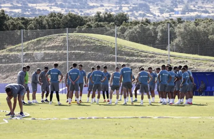HLV Diego Simeone muốn sớm ổn định nhân sự để có thể tập trung rèn quân ở giai đoạn tiền mùa giải.