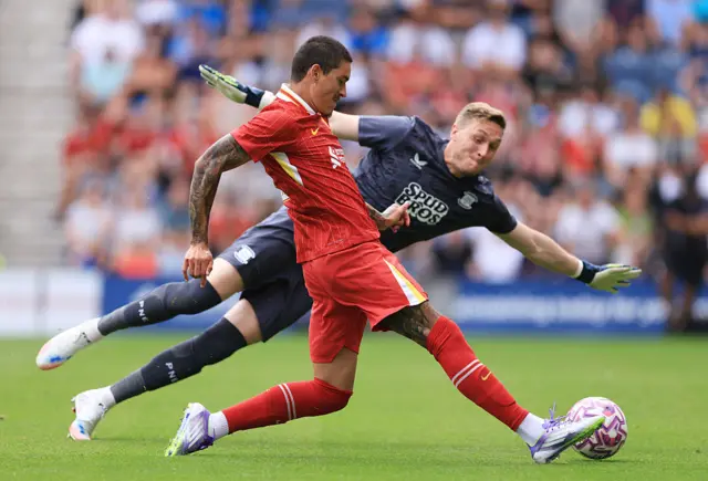 Ảnh minh họa cho bài viết về Arne Slot dùng 22 cầu thủ, Liverpool thắng trận tri ân Diogo Jota