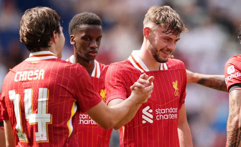 Preston North End 1-3 Liverpool: Bradley khai hỏa; Gakpo dập tắt hy vọng