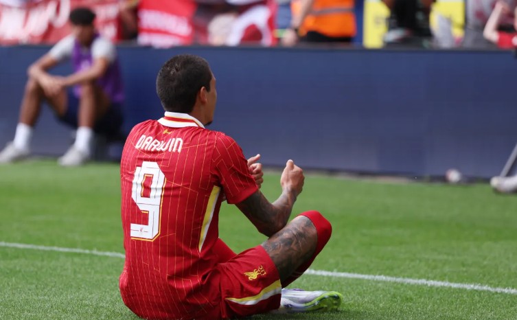 Nunez tri ân Jota bằng pha ăn mừng cảm xúc ở trận thắng của Liverpool