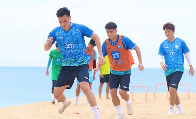 HLV Chu Đình Nghiêm đánh giá xu hướng 'chạy biển' tiền mùa giải