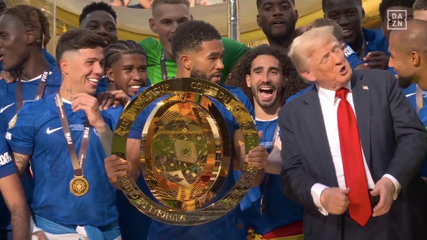 Phản ứng khó đỡ của Donald Trump tại chung kết Club World Cup khi bị yêu cầu rời bục