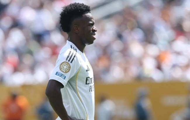 Real Madrid quyết giữ Vinicius nhưng không phá khung lương Mbappe