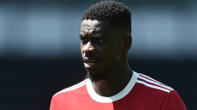 Axel Tuanzebe khởi kiện MU.